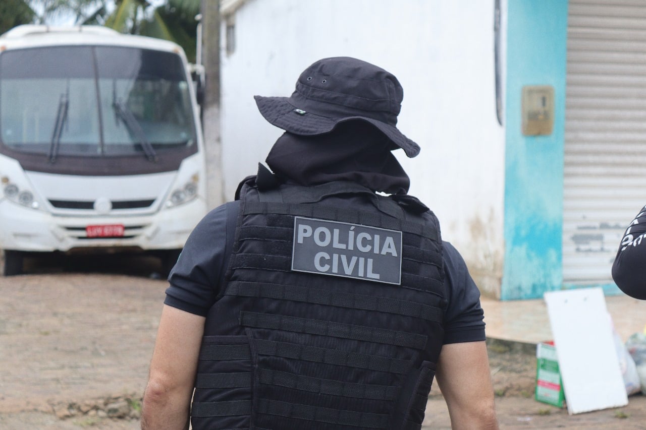 Polícia Civil divulga imagens e pede apoio para identificar suspeitos de estelionato contra idoso em Santa Cruz