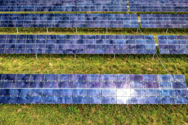 Justiça condena empresas de energia solar por negativação indevida de consumidor