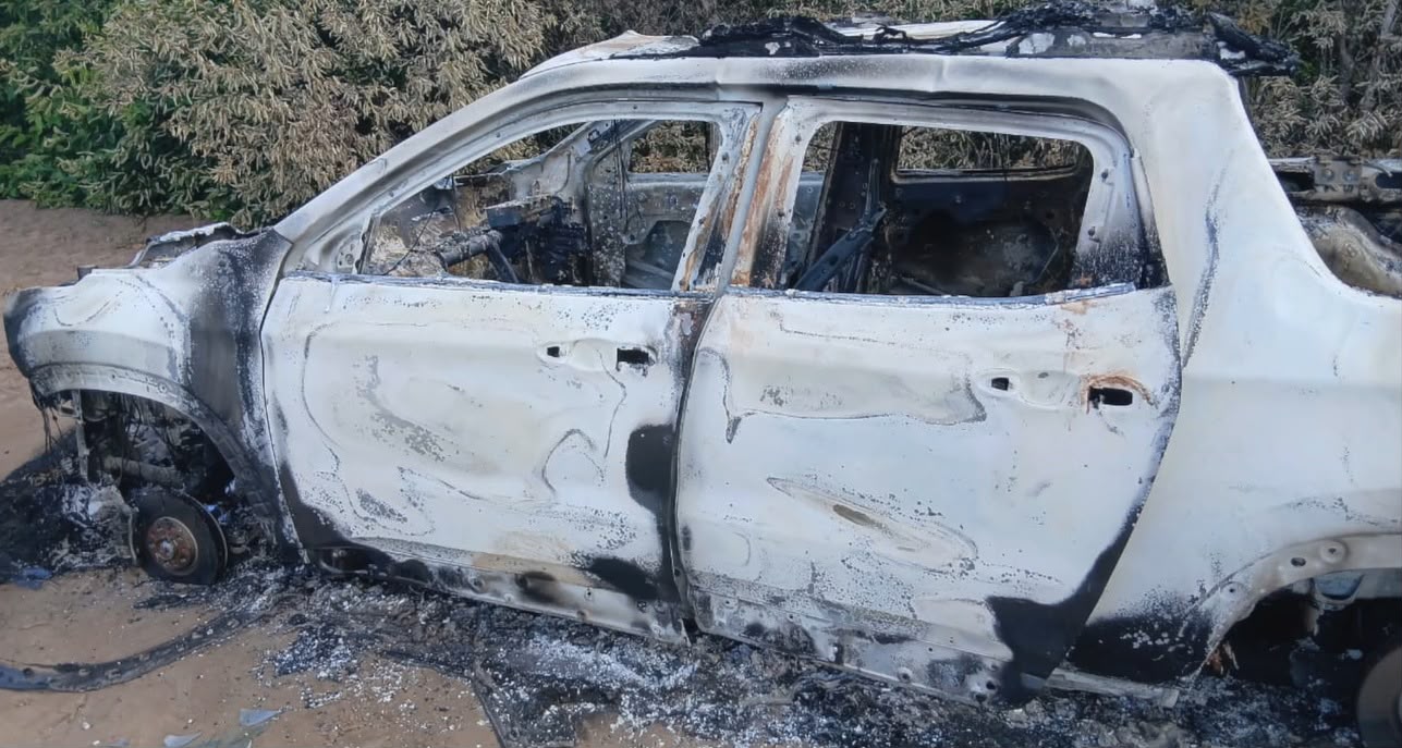 Carro incendiado encontrado entre Macaíba e Bom Jesus pode ter sido usado em duplo homicídio em Natal