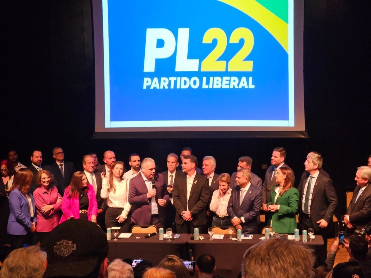 Flávio Bolsonaro anuncia Alfredo Gaspar de Alagoas como vice em chapa pura à Presidência