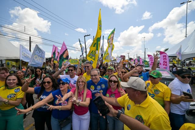 Onda 22 mobiliza Parnamirim: Álvaro Dias participa de grande adesivaço na Cohabinal com lideranças
