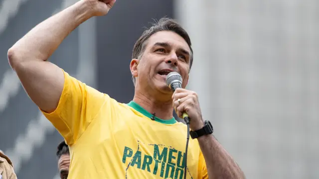 Flávio Bolsonaro alcança 58% na Kalshi e 57% no Polymarket em projeções de vitória